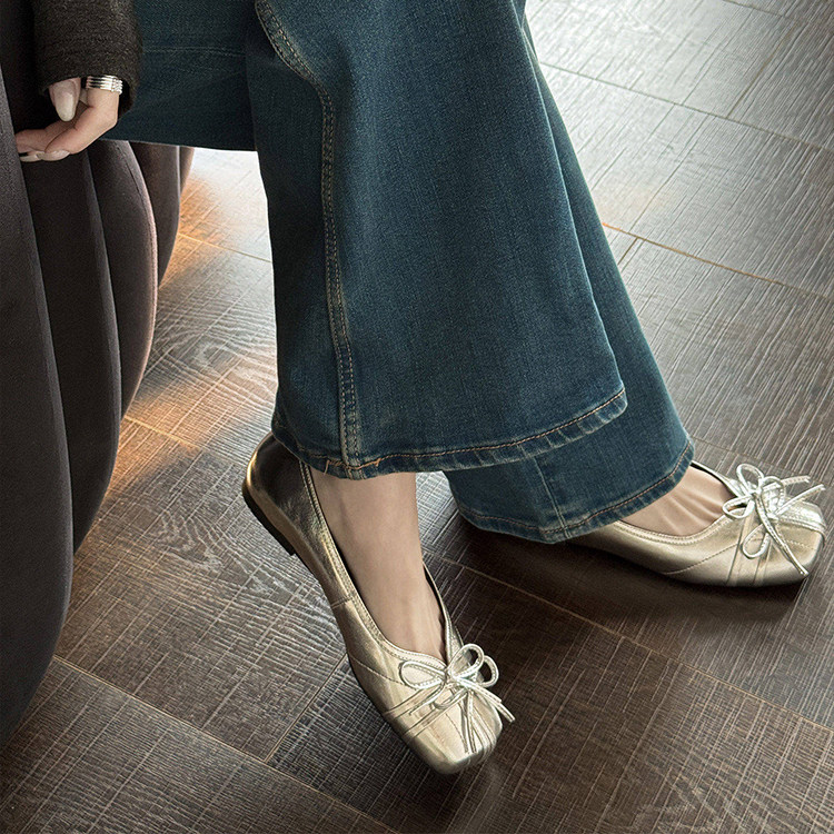 Soft leather French bow flat shoes for women, 2026 new design, unique style, flat, shallow mouth, square toe, ballet flats.