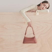 HFresh leather cowhide niche white shoulder bag underarm bag womens bag New 2021 Tide vintage baguette bag