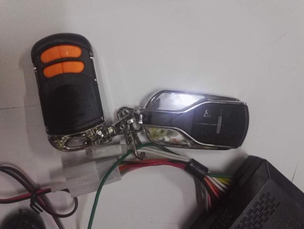 Báo động xe máy cá mập lớn báo động chống trộm xe máy CH125 chống trộm xe máy báo động - Báo động chống trộm xe máy khóa bánh xe máy