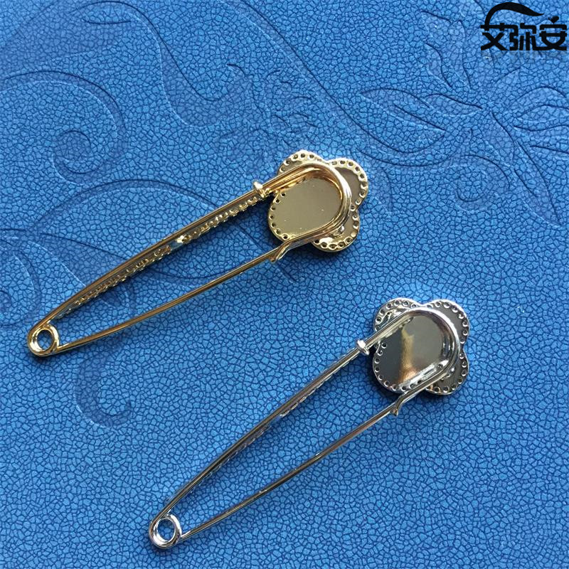 Khăn choàng đơn giản pin lớn khóa áo len áo len áo khoác trâm nữ Hàn Quốc trâm cài đen bốn lá phụ kiện cỏ ba lá cài áo
