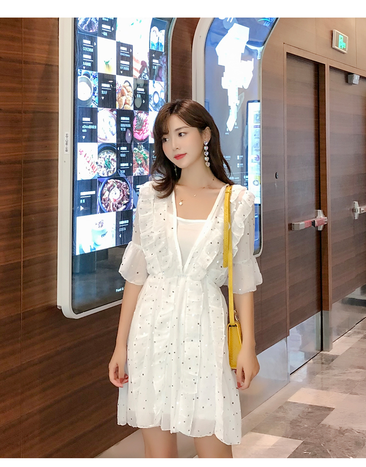 VK旗艦店 韓國風名媛V領亮片木耳邊時尚氣質短袖洋裝