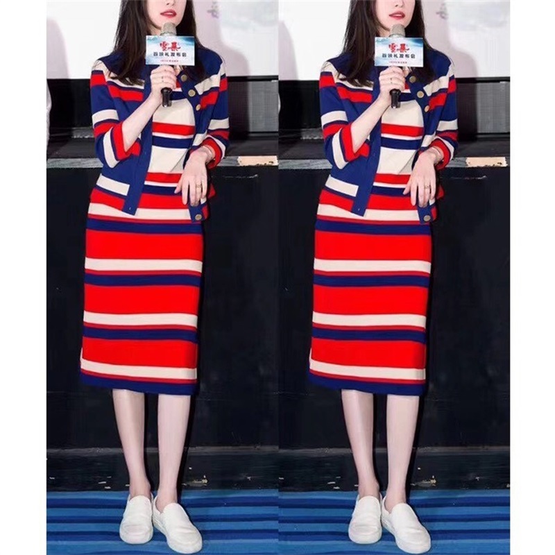 2022 Spring and autumn new Ni Ni Tongan sweater suit dress knit cardiovert half body skirt striped suit Two sets