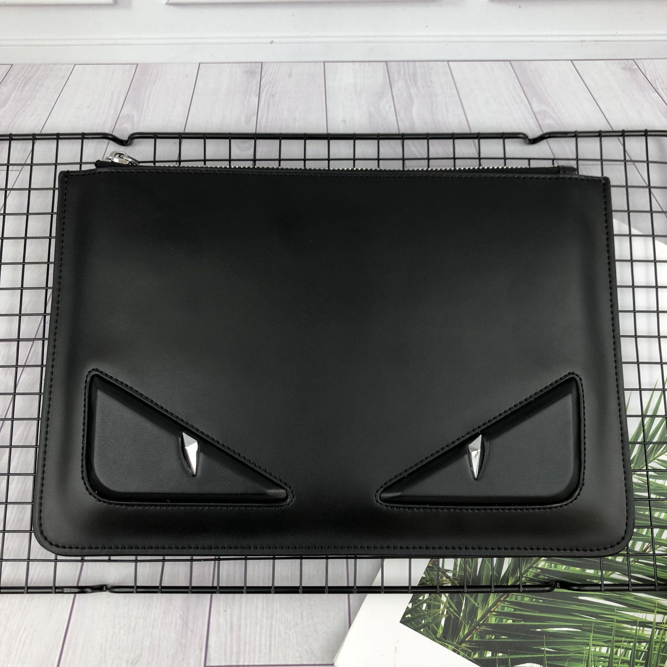 Men's handbag leather 2021 new black-eyed metal little monster clutch bag personality youth large-capacity envelope bag tide