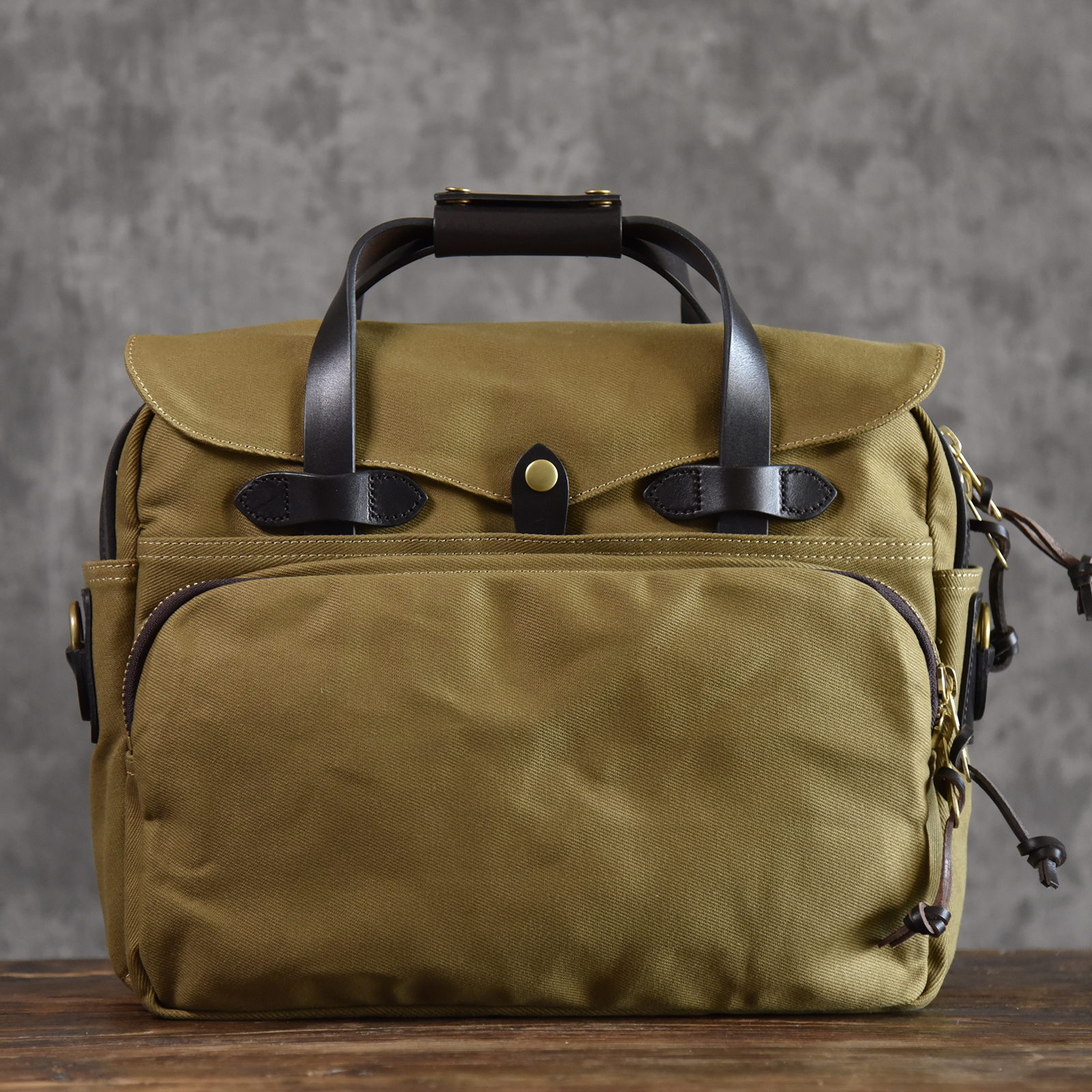 Oil wax canvas panels plant tanned cowhide tote bag business casual briefcase European and American shoulder men's bag sterling copper hardware