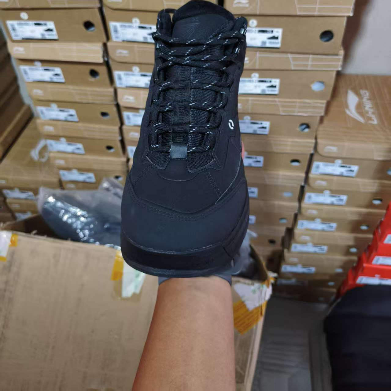 探索李宁AWDU362-B：时尚健身界的保暖之选