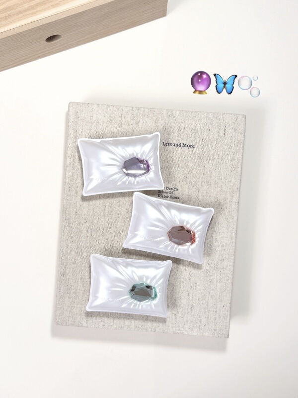 【Authenticity Guaranteed】Qianyanbao Pillow Dream New Product Three-Color Satin Eyeshadow Palette Dream Flower Message Endless Summer 【Authenticity Guaranteed】Qianyanbao Pillow Dream New Product Three-Color Satin Eyeshadow Palette Dream Flower Message Endless Summer