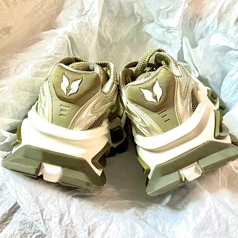 [Same Style as Huang Jingyu] Cat-Eye Dad Shoes with Different Eye Colors, Women's Shoes 2026 New Thick-Soled Non-Slip Sports Casual Shoes for Men