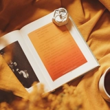 Закладка Sunset читает дизайнер поэзии Tian Ke Card, а бумага - горячая пламя