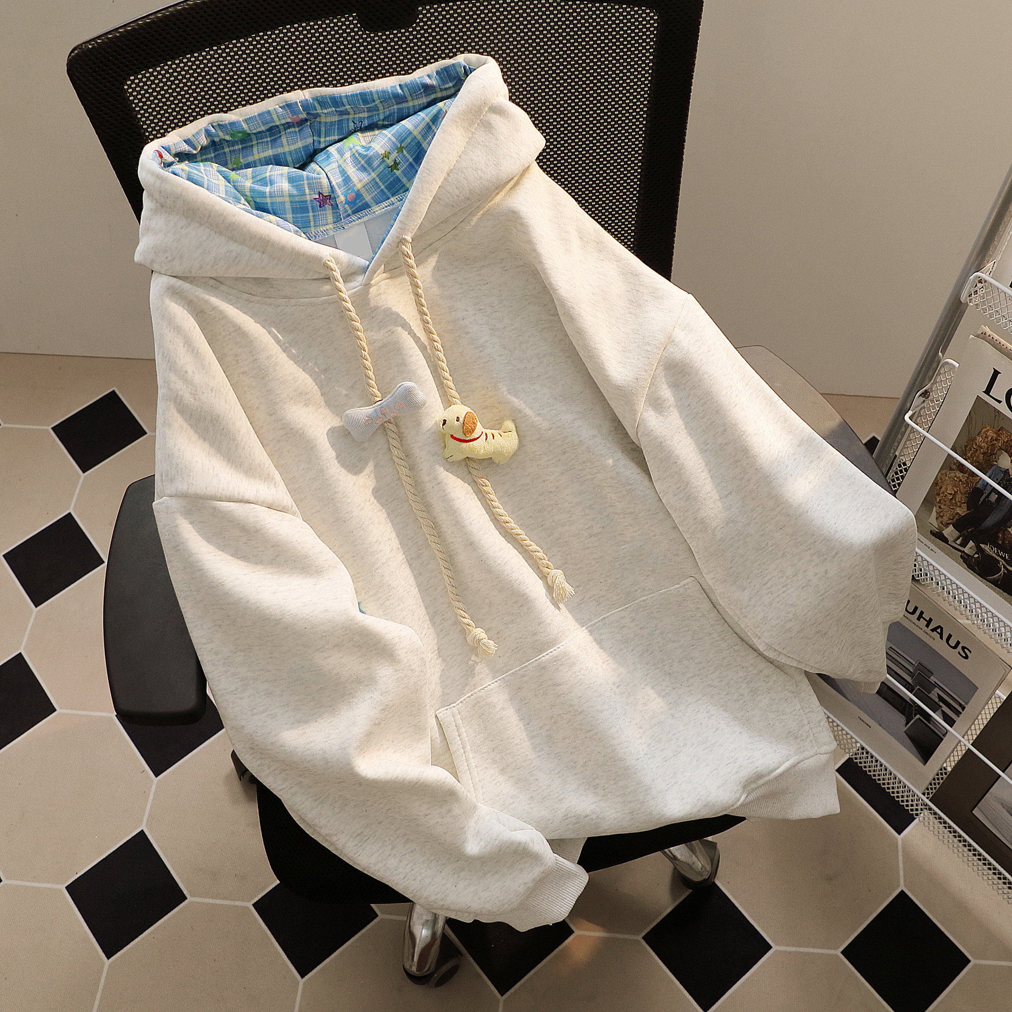 肩宽的人穿衣服好看吗？聊聊2025时尚搭配新趋势