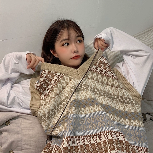 Трикотажный демисезонный жилет без рукавов, свитер для школьников, в корейском стиле, V-образный вырез, популярно в интернете