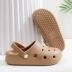 Tăng Chiều Cao Crocs Nữ Giày Đi Biển Phong Cách Mới Chống Trơn Trượt Cặp Đôi Dép Đi Biển Dép Nữ Áo Khoác Ngoài 