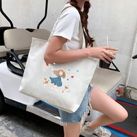 Игривая девочка-белая