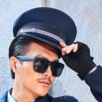 Темно -зеленая грандиозная шляпа