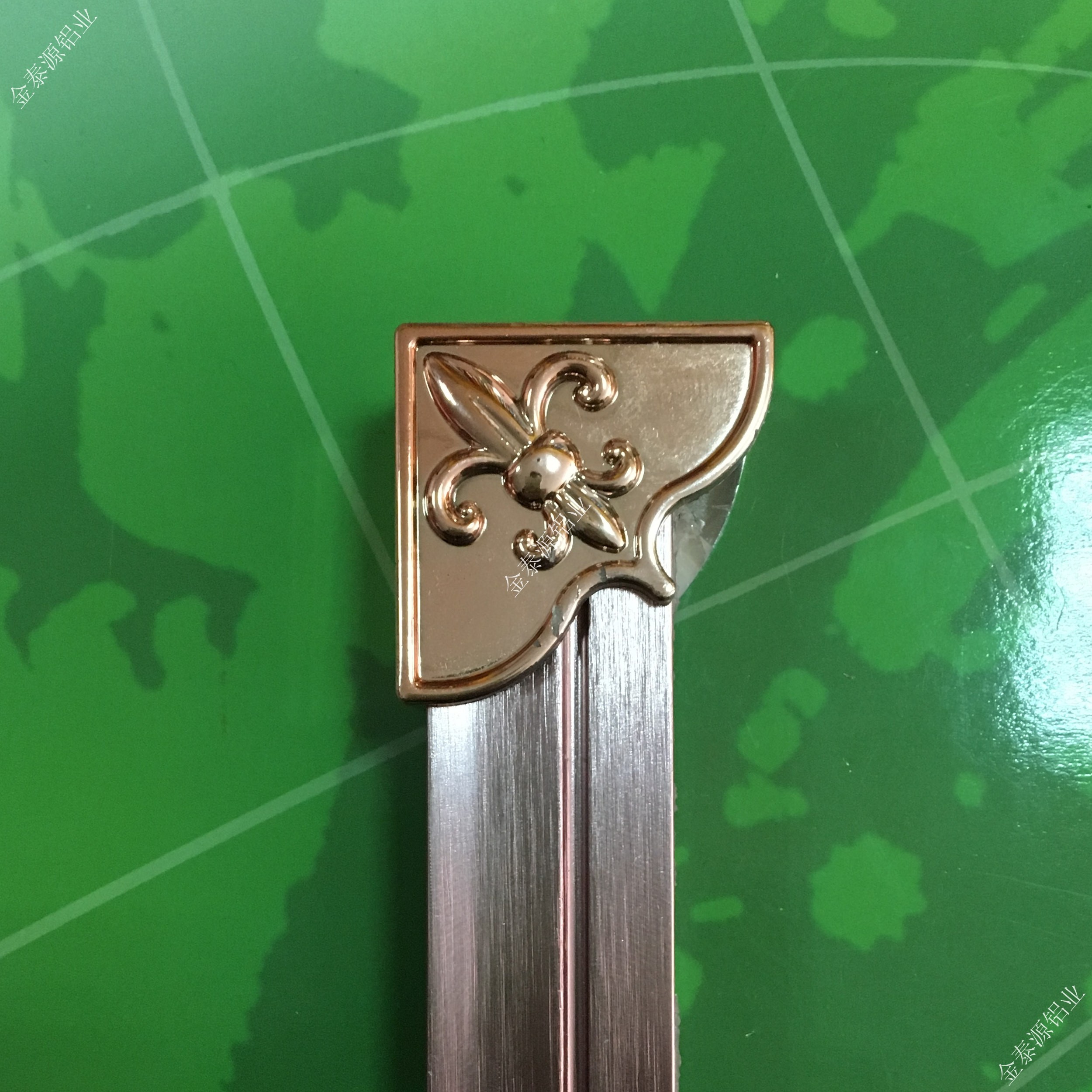 Wardrobe sliding mirror Aluminum full-body mirror Full-body mirror Wall-mounted profile Bathroom mirror Aluminum alloy aluminum accessories