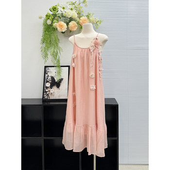Dress suspender ດອກສາມມິຕິລະດັບສໍາລັບແມ່ຍິງ summer 2026 ຮູບແບບໃຫມ່ຂອງວັນພັກຝຣັ່ງວ່າງ spliced ruffle skirt ຍາວ