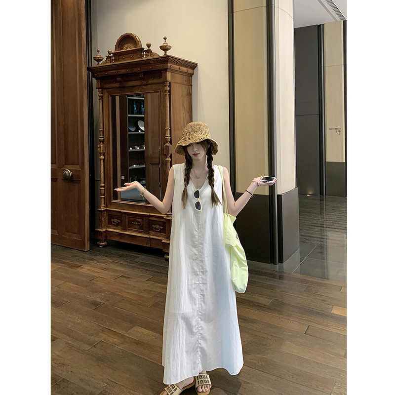 Japanese-Style Simple White V-Neck Dress for Women, Summer 2025 New Loose Slimming Sleeveless Long Tank Dress