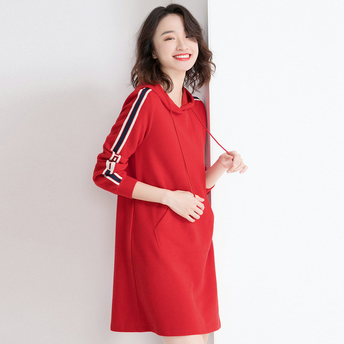 Free breathing 2020 spring new simple casual basic wild medium long-sleeved hooded loose dress
