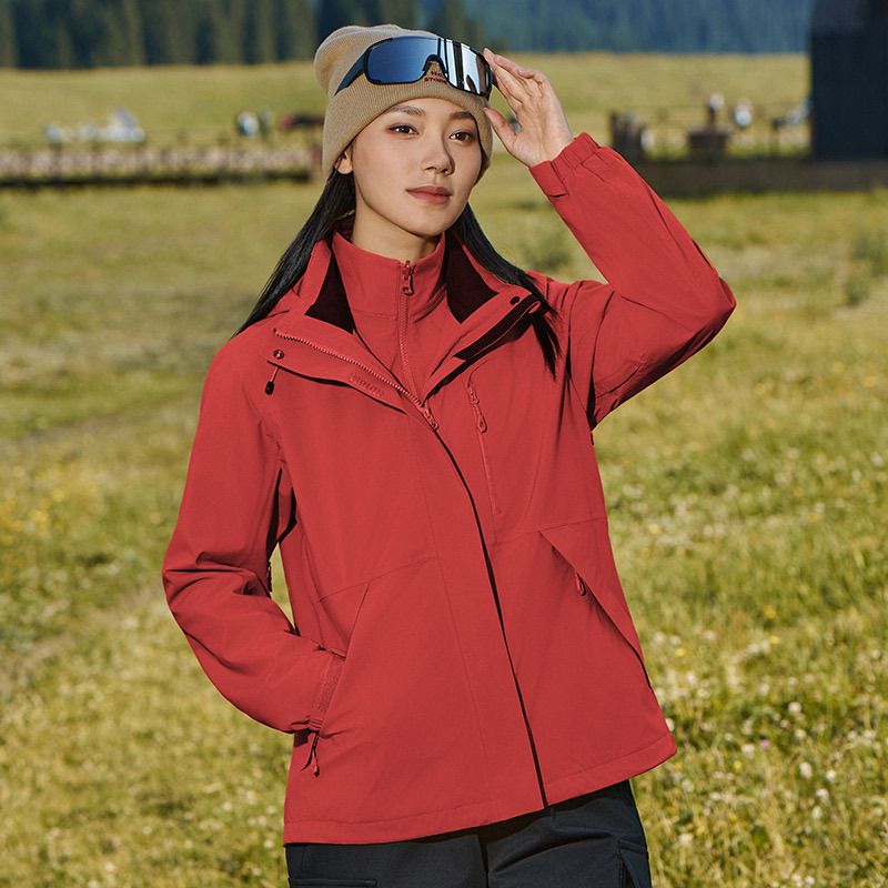 Outdoor Explosion-Proof Rain Jacket for Women, Three-In-One Detachable Soft Shell Inner Liner, Thickened and Warm, Suitable for Hiking and Mountaineering Outdoor Explosion-Proof Rain Jacket for Women, Three-In-One Detachable Soft Shell Inner Liner, Thickened and Warm, Suitable for Hiking and Mountaineering