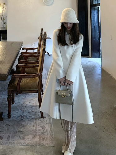 Зимняя элитная длинная шерстяная белая куртка