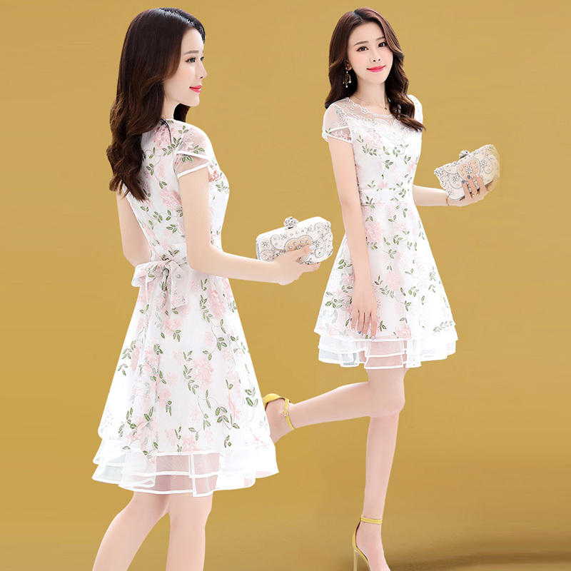High-End Organza Dress 2026 New Women's Short-Sleeved Summer Dress with a Motherly Elegant and Embroidered Design for Petite Figures