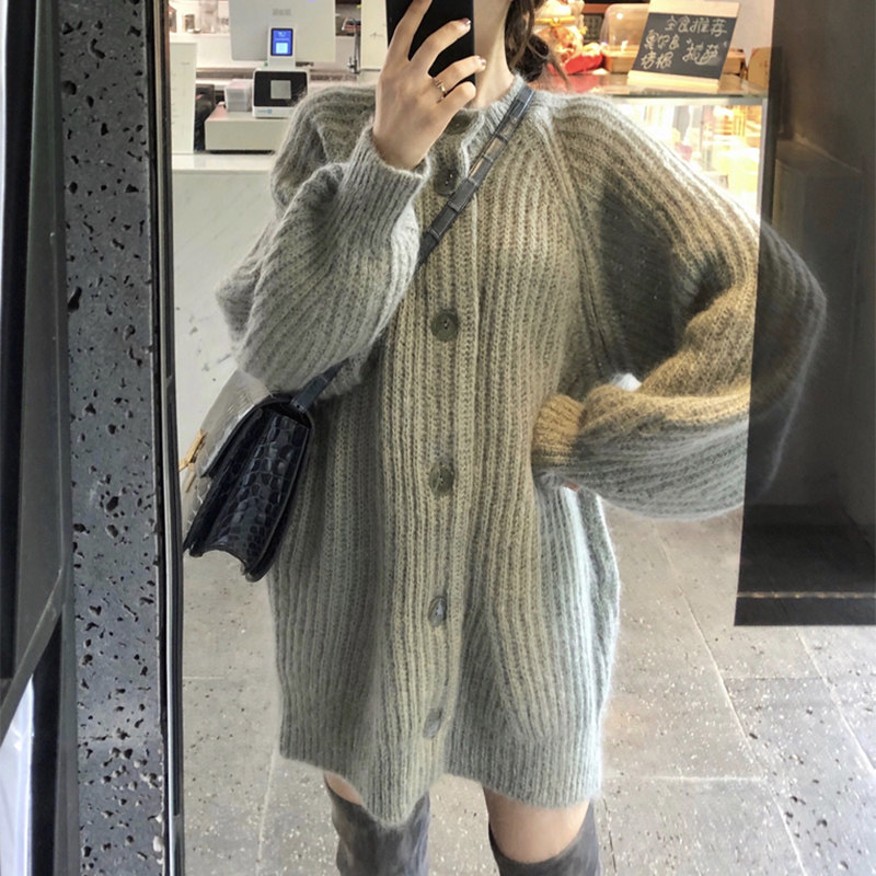 Fall/Winter 2022 new women's design sense niche fashion foreign Korean version of the small man lazy style sweater jacket