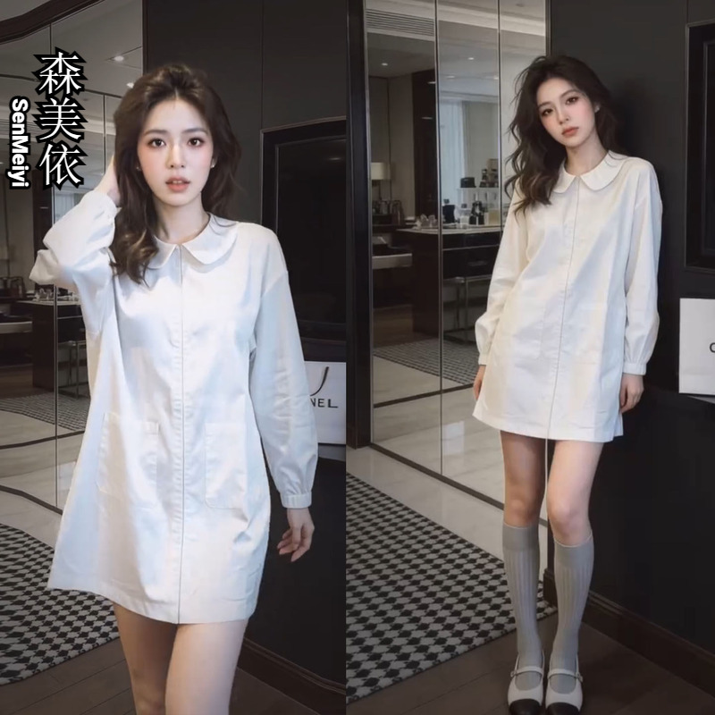 Very Fairy-Like White Shirt Dress for Women with a Unique Design, Featuring a Doll Collar, Single-Breasted, Mid-Length, 2026 Spring Collection Very Fairy-Like White Shirt Dress for Women with a Unique Design, Featuring a Doll Collar, Single-Breasted, Mid-Length, 2026 Spring Collection