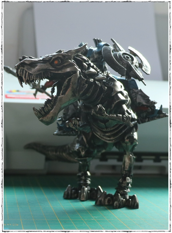 Đồ chơi biến dạng Yongbury King Kong 5 phim Qin Tianzhan Tyrannosaurus Rex tượng tay bộ sưu tập mô hình quà tặng - Đồ chơi gia đình bộ xếp hình