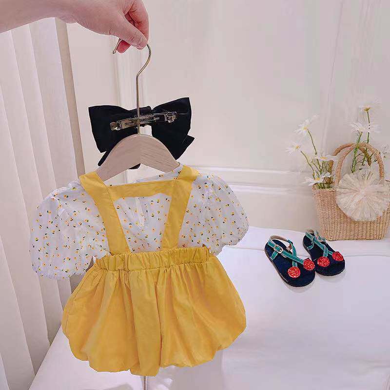 Girl's summer clothing suit 2021 new trendy foreign female baby Broken Flowers Short Sleeves Cuddling Bag Pants Two Sets Of Korean Prints