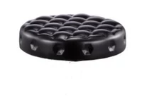 Молочная белая черная вода стоит