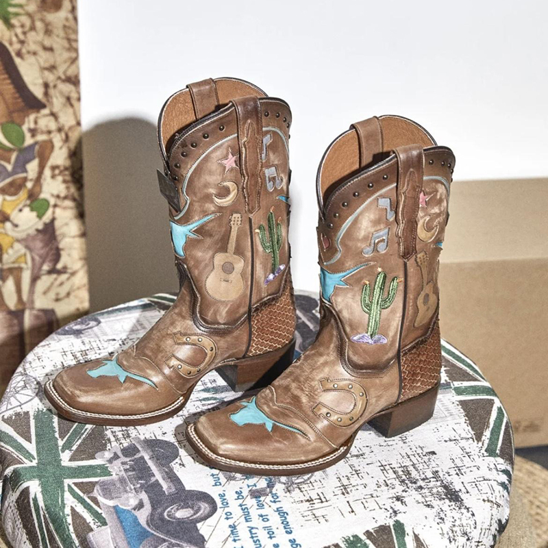 Graffiti Embroidered Western Cowboy Boots for Women 2023 Spring New Style Studded Chunky Heel Costume Boots Mid-Calf Boots Trendy Graffiti Embroidered Western Cowboy Boots for Women 2023 Spring New Style Studded Chunky Heel Costume Boots Mid-Calf Boots Trendy