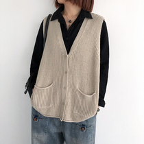 Knitted vest female retro loose size outside vest solid color casual sleeveless crock shoulder short single breasted horse clip