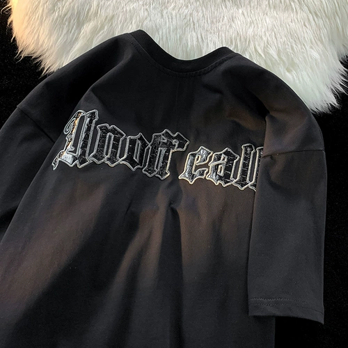 Летняя ретро дизайнерская футболка с коротким рукавом для отдыха для влюбленных, европейский стиль, тренд сезона, с вышивкой, оверсайз