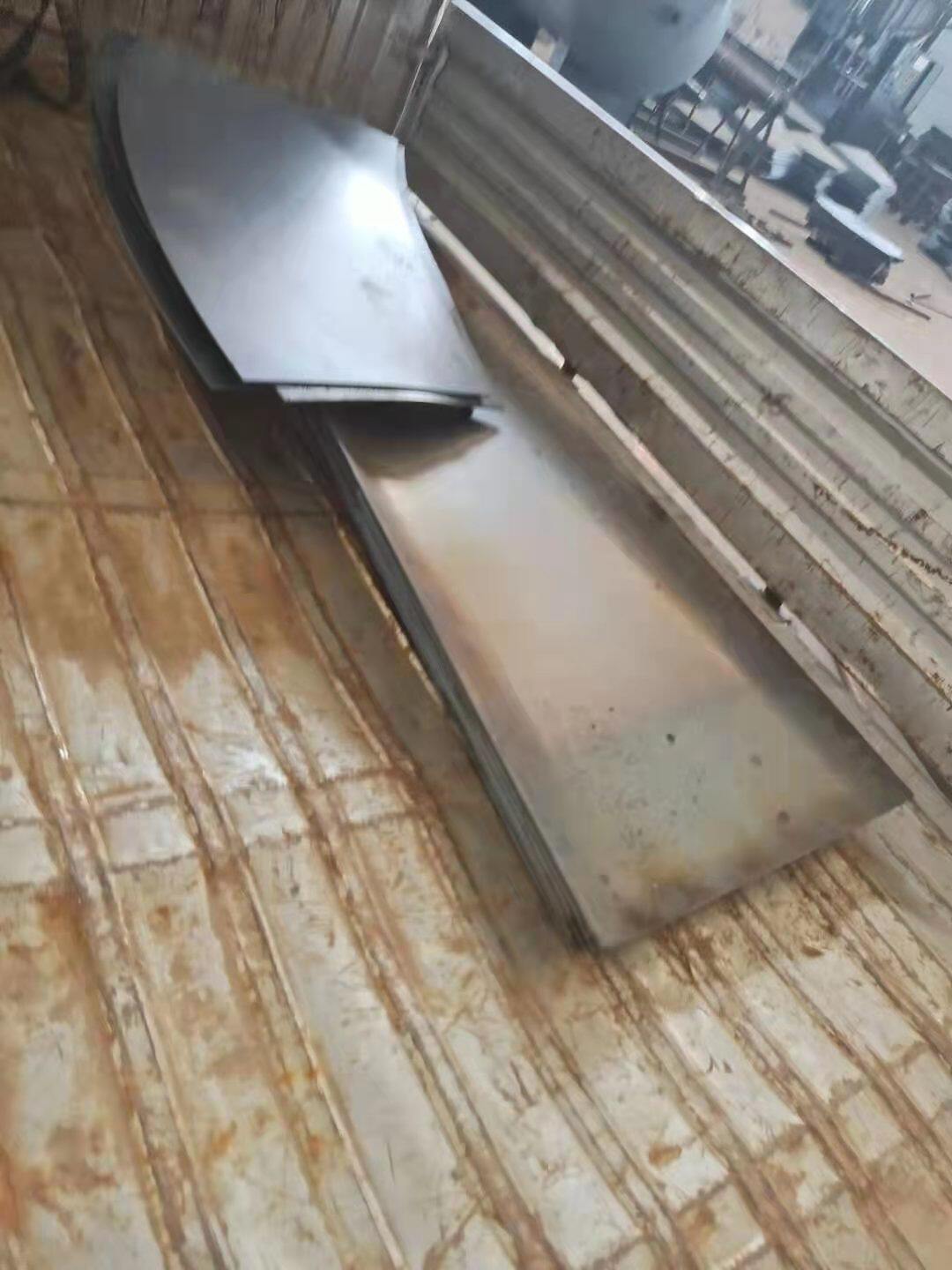 搅拌车卸料槽垫板耐磨吗？2026通用款选购全攻略！