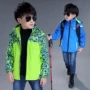 Áo khoác trẻ em Nam Big Boy ngoài trời Áo khoác ba trong một mùa xuân và mùa thu Áo hoodie dày hai mảnh quần áo thể thao trẻ em