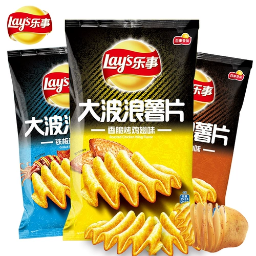 Музыка большая волна картофельных чипсов много -аффованная и доступная комбинация повседневных закусочных закуски с закусками Полная упаковка