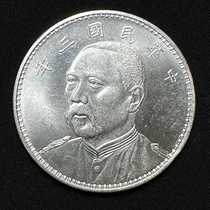 Pure silver original light silver coin Yuan Shikais three-quarter profile portrait Real silver Yuan Datou one yuan silver coin collection of the Republic of China