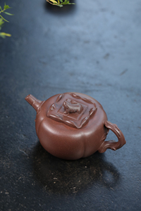 Yixing Purple Clay Pot Handmade Raw Ore Purple Clay Squirrel Persimmon Pot Old Object Tea Set Collection Capacity 220 Ml