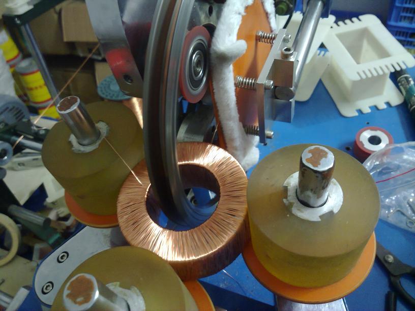 Custom pure copper ring transformer ring cow 200W power amplifier transformer double 28 double 12 two sets of voltage multiple sets custom