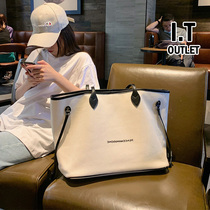 Hong Kong fonck2022 new large-capacity commuter tote bag womens autumn and winter niche design shoulder bag