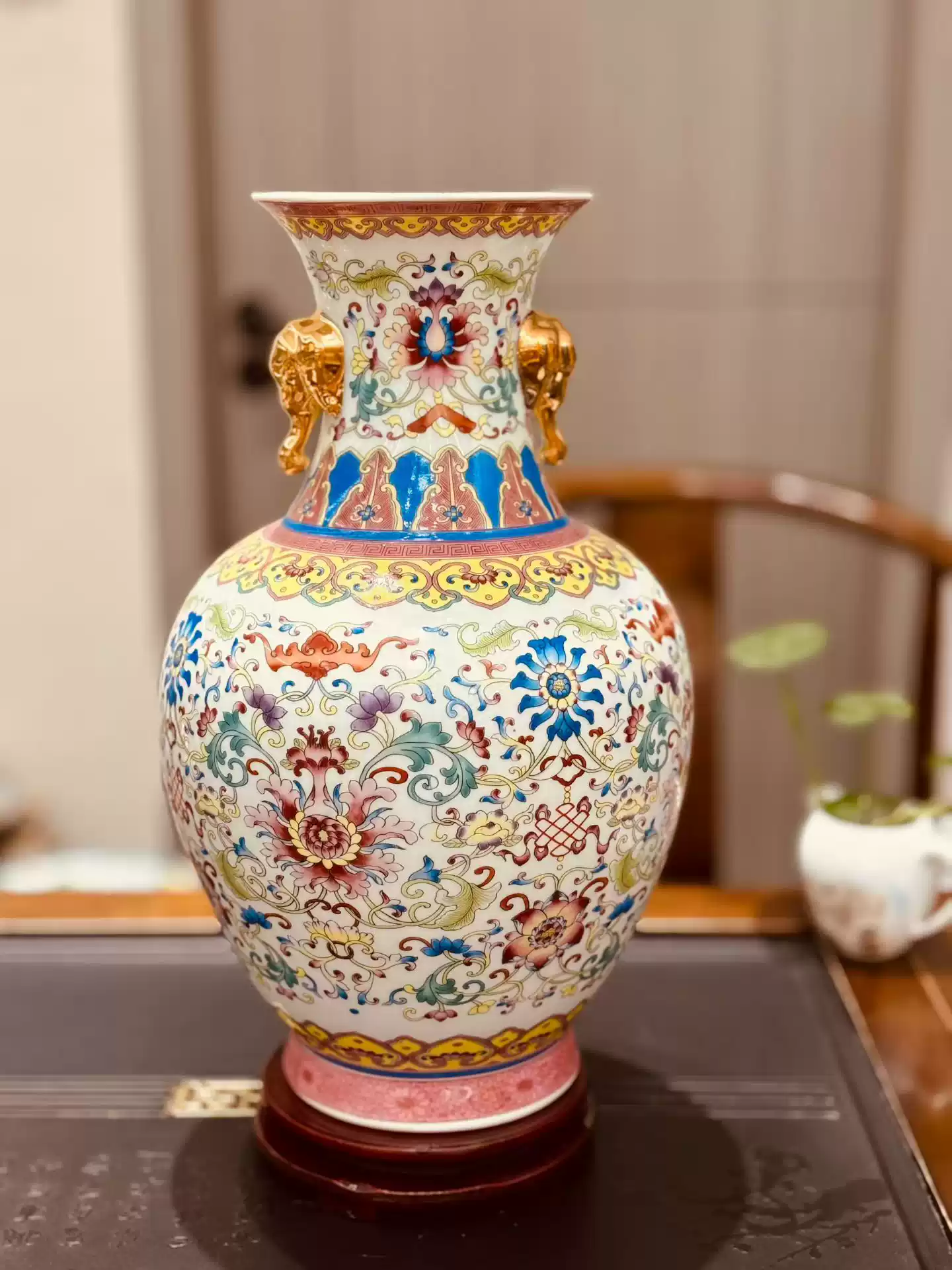 乾隆太平景象掐丝琺瑯両耳尊瓶 景徳鎮  陶磁器  現代工芸品 美術品 置物 乾隆太平景象掐丝琺瑯両耳尊瓶 景徳鎮 陶磁器 現代工芸