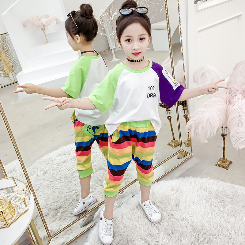 Cô gái Summer Outfit 2020 New Loose Air Sports Wear Cầu vồng sọc Little Girl Bảy quần hai mảnh.