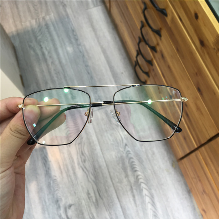 Hộp kim loại siêu nhẹ gương phẳng nam trang trí mặt lớn không đều khung lớn có độ cận thị kính gọng mặt nữ kính cận mỏng