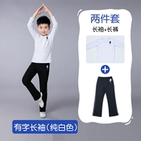 Белый лонгслив, черные штаны, V-образный вырез