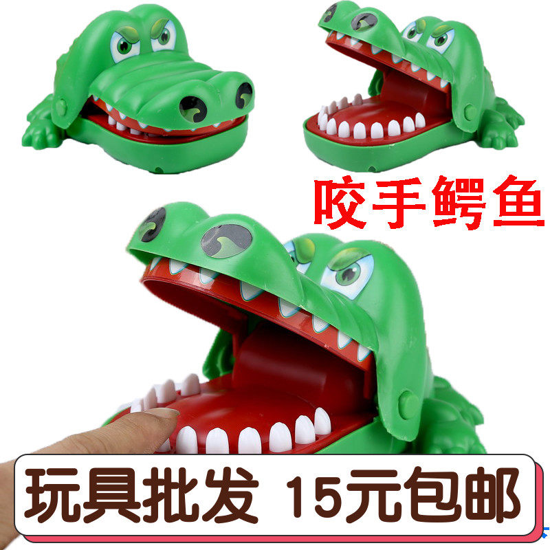The children under 10 yuan interactive game creative large crocodile shark toys are fun