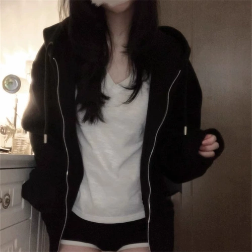 Белая бамбуковая летняя приталенная приятная телу футболка, V-образный вырез