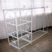 Wrought iron clothing display rack Clothing store childrens clothing shelves Floor hangers against the wall Shoe bag rack display rack Nakajima rack