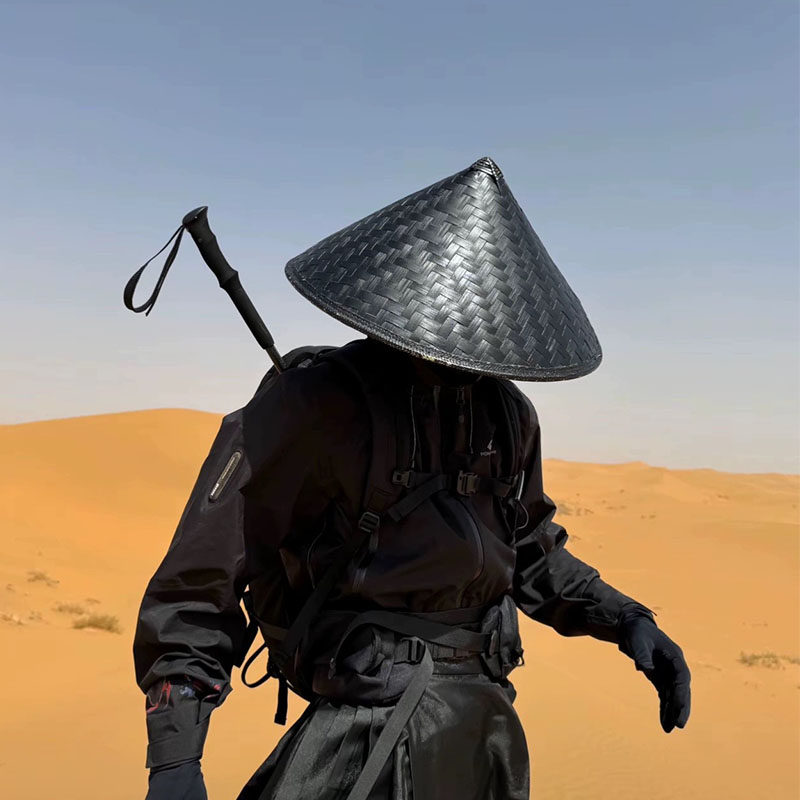 竹を編んだ武術風の古風な麦わら帽子、大人用パフォーマンス剣士の黒と赤の麦わら帽子、子供用ダンスパフォーマンス小道具の麦わら帽子