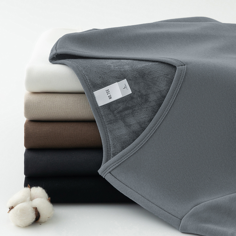 メンズ長袖Tシャツ、暖かいVネックトップス、秋冬ベルベット厚手、トレンドの重ね着シャツ、秋服、小さめシャツ