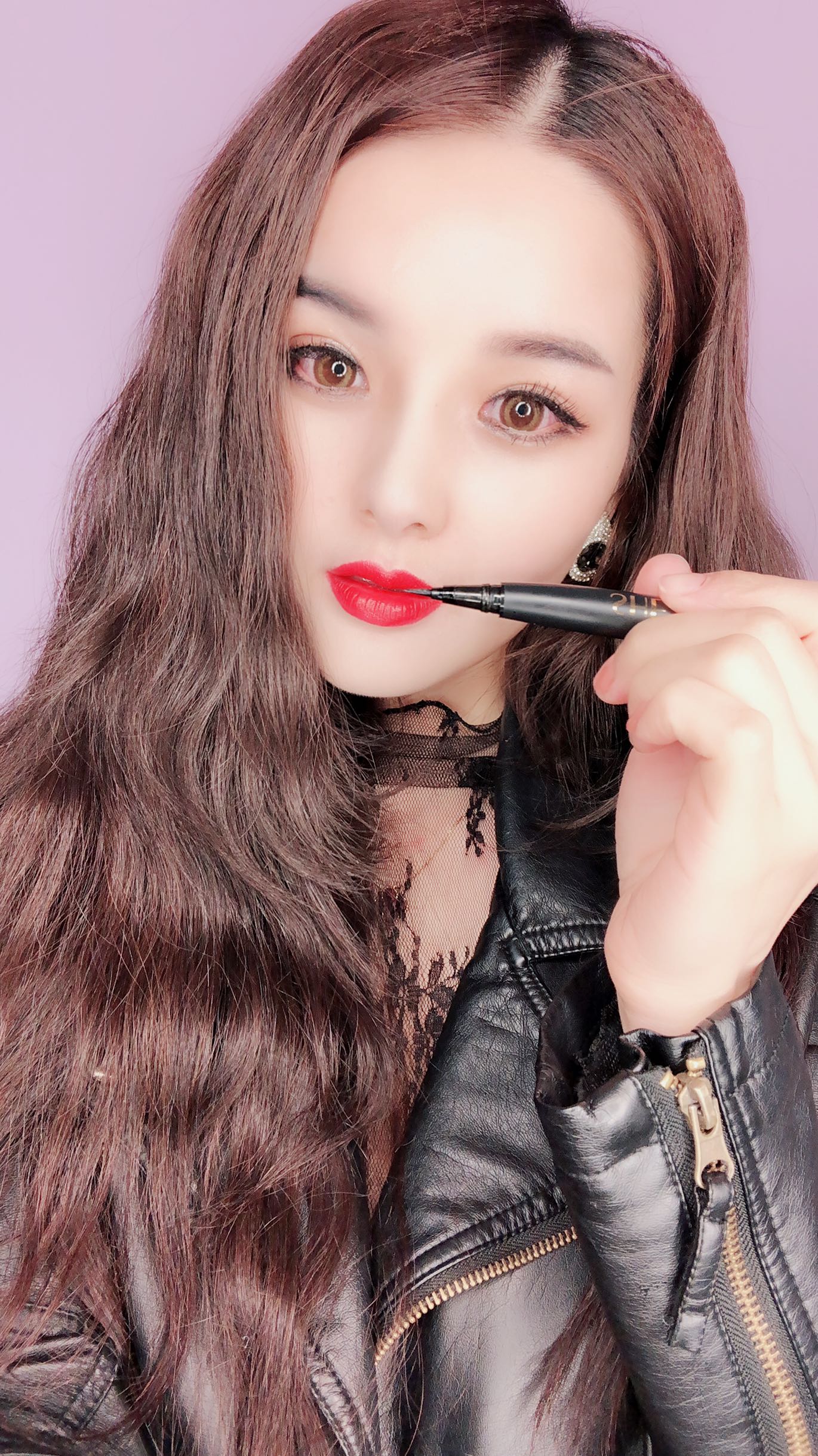 Nora với bộ kẻ mắt sz chính hãng mịn và thấm nước rất nhanh khô - Bút kẻ mắt chì kẻ mắt nước