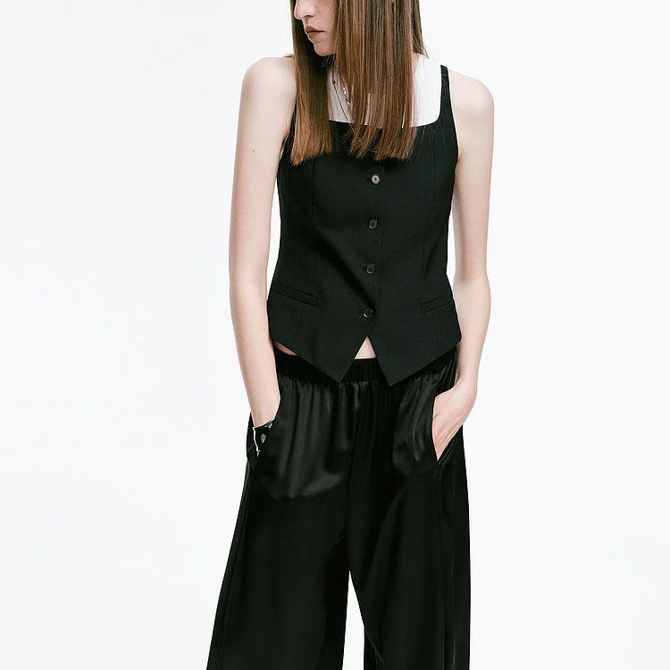 Same Style as in the Mall, 2026 Autumn New Black Commuter Suit Vest for Women, Retro Simple Style Sleeveless Open-Front Vest Same Style as in the Mall, 2026 Autumn New Black Commuter Suit Vest for Women, Retro Simple Style Sleeveless Open-Front Vest